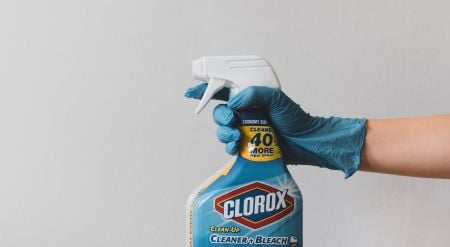 การทำความสะอาดพื้นที่ทำงานอย่างสม่ำเสมอ